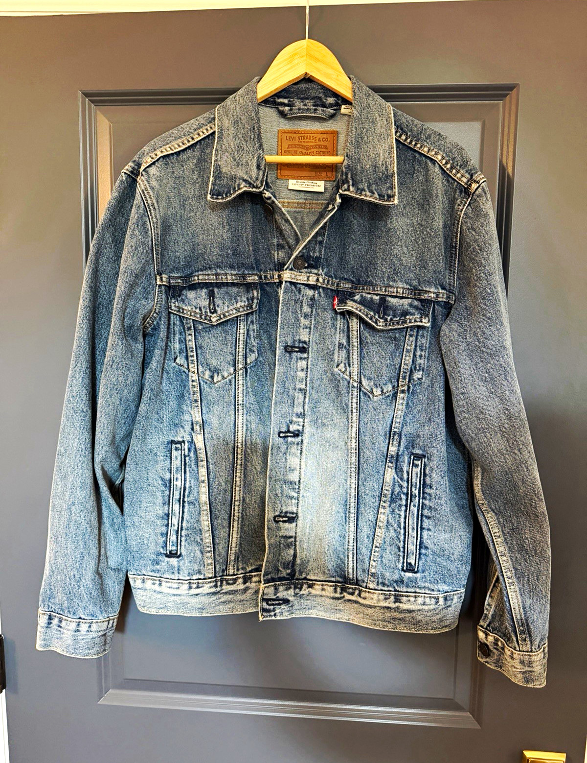 Levi’s Premium Men’s Blue Denim Jacket Men’s Large Regular Fit w/ Buttons