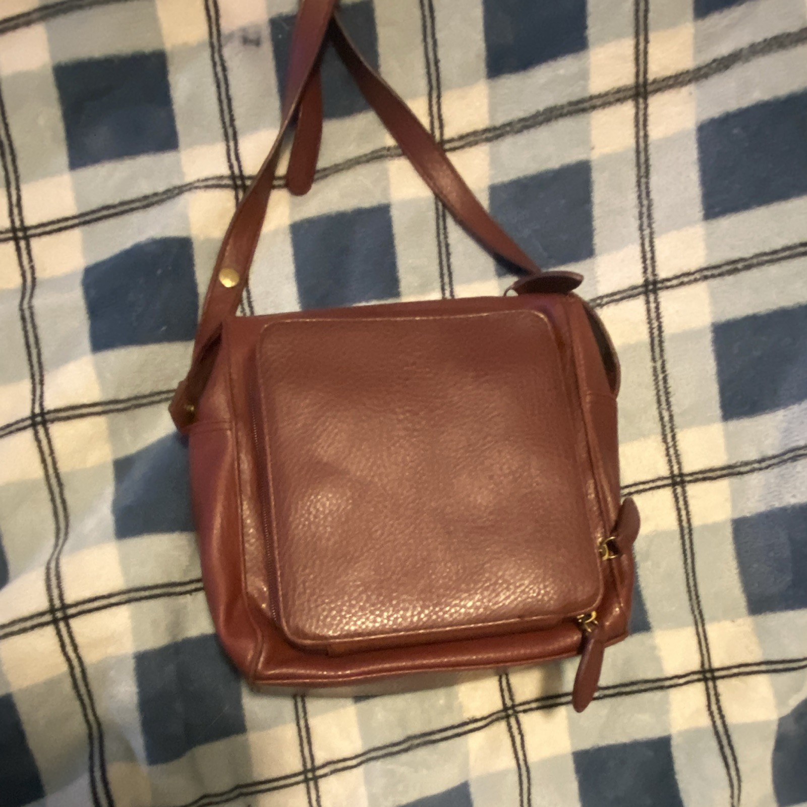 Relic Burgundy Pebbled Small Crossbody Bag Turn Lock Zip Adjustable Strap
