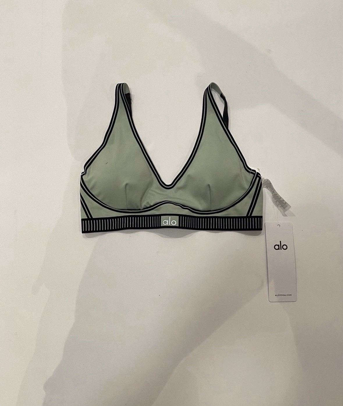 ALO Women’s Green & Black Sports Bra & Leggings Activewear Set (XS, S, M, L, XL)