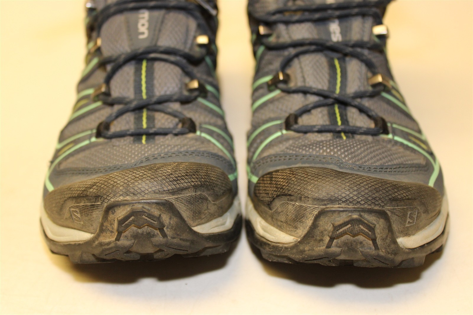 Salomon Womens Size 8.5 40 2/3 Grey Green X Ultra Mid 2 GTX Hiking Boots 371524