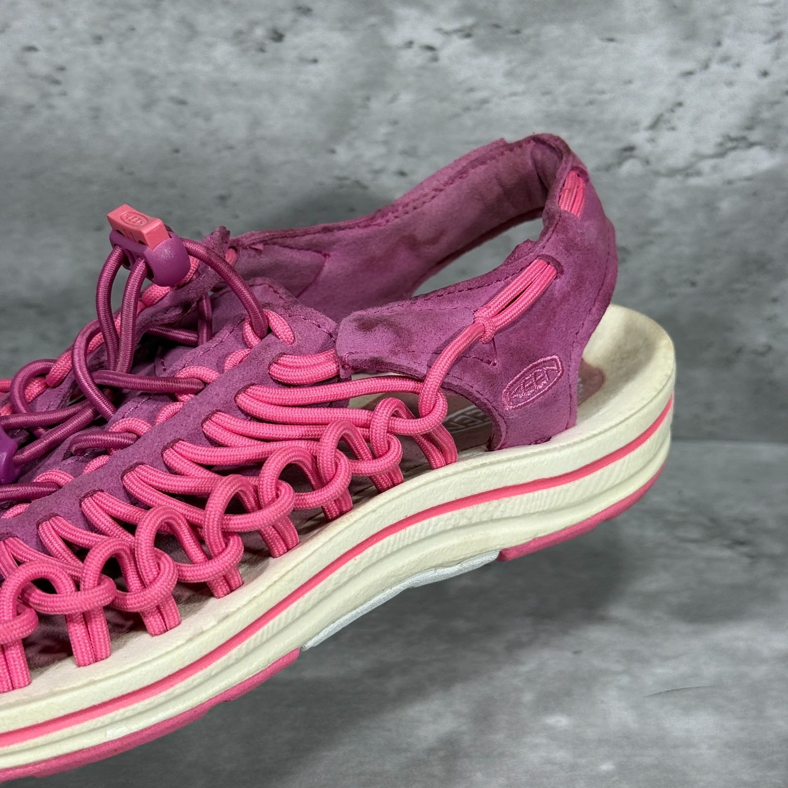 KEEN Uneek Pink Sandals Drawstring Closure Women’s Size 7