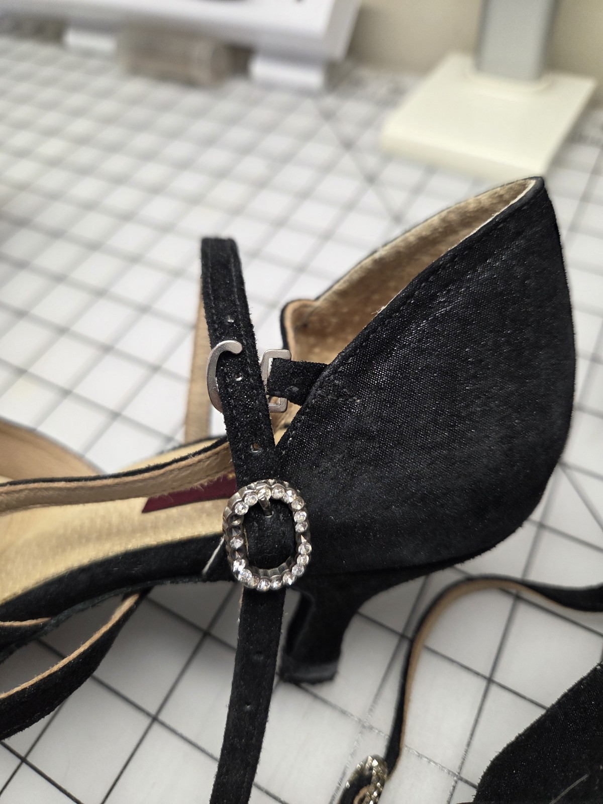Celebrity Ballroom Dancing Dance Shoes Black Glitter Suede 8.5 W Closed Toe
