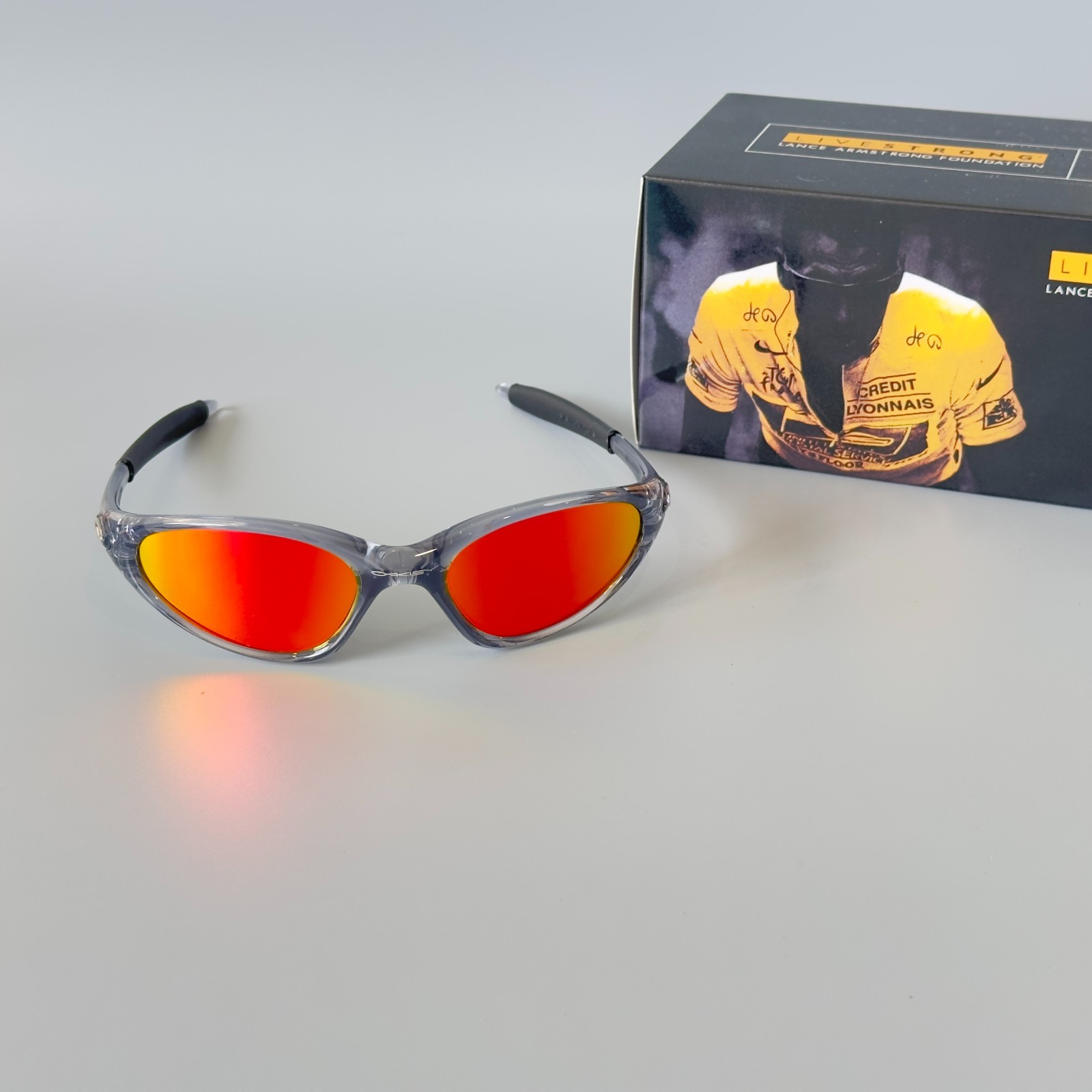 Oakley Minute Gen1 Minute 1.0 Sunglasses Transparent Gray Frame Red Lens