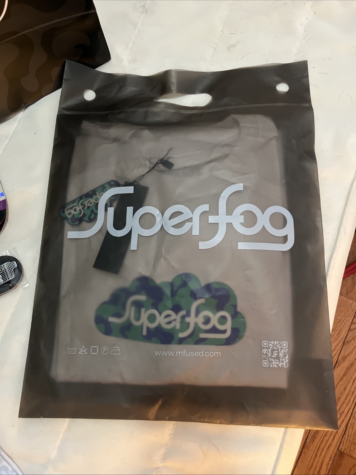 Super Fog Sample Pack With White Tshirt Sz L And 2g Liquid Diamonds AIO