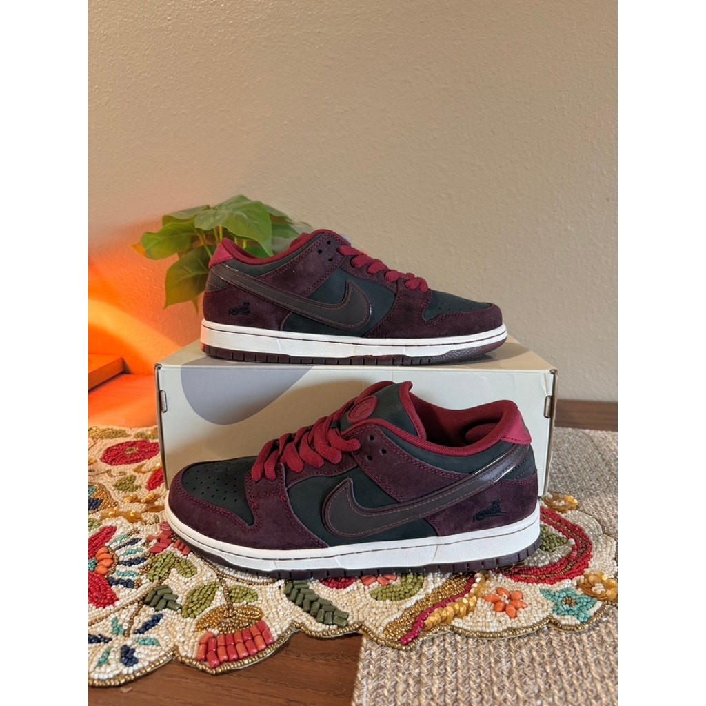 Size 8 – Nike SB Dunk Low Riot Skateshop Mahogany Dark Beetroot Red FZ1289 200