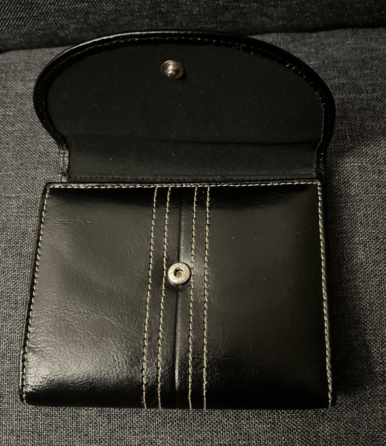 Buxton Genuine Leather Wallet Women’s Black Trifold 8 Card Slots Coin Zip
