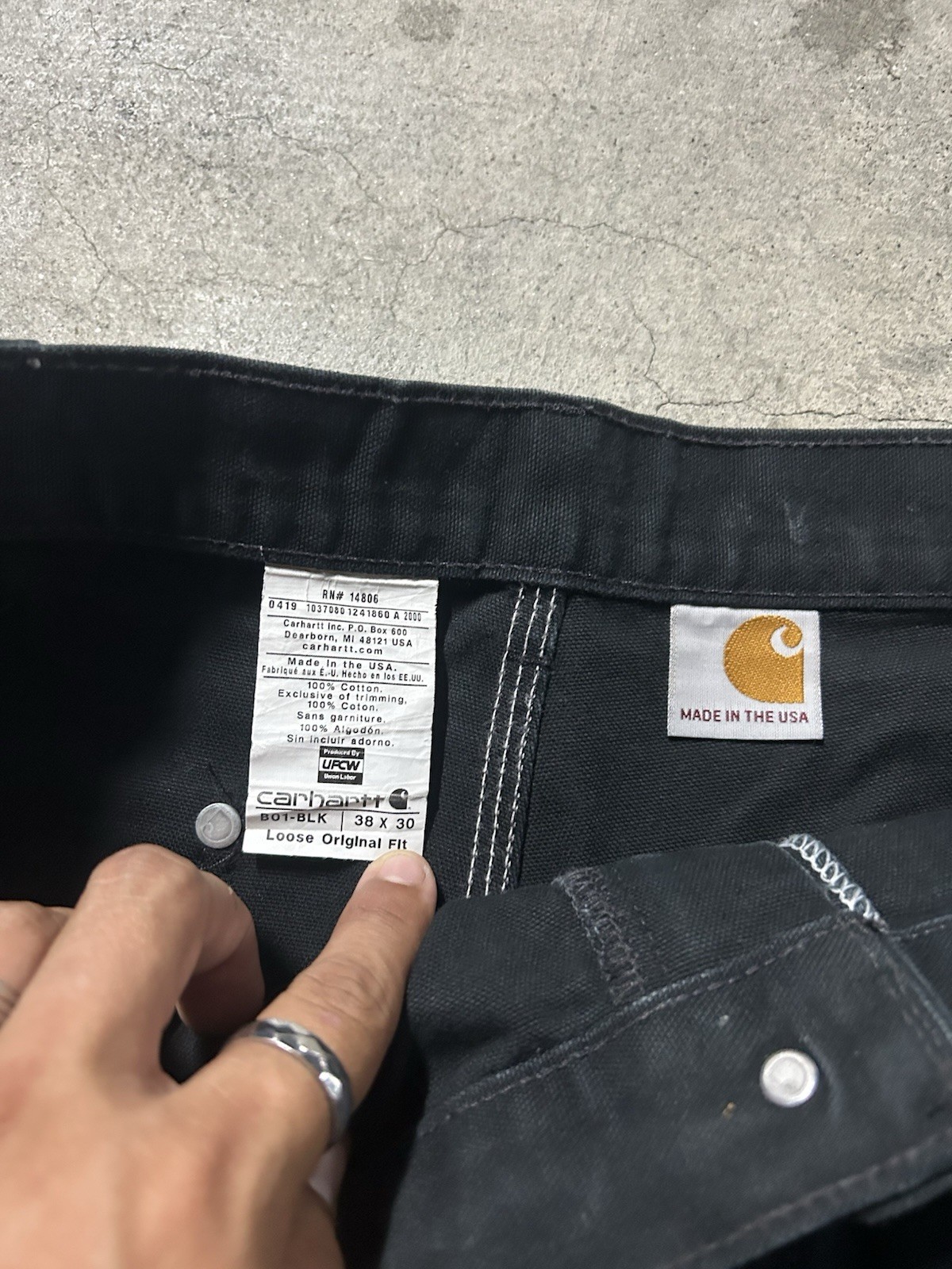 VintageCarhartt B01-BLK Men’s 38×30 Black Cotton Canvas Loose Fit Work Pants USA