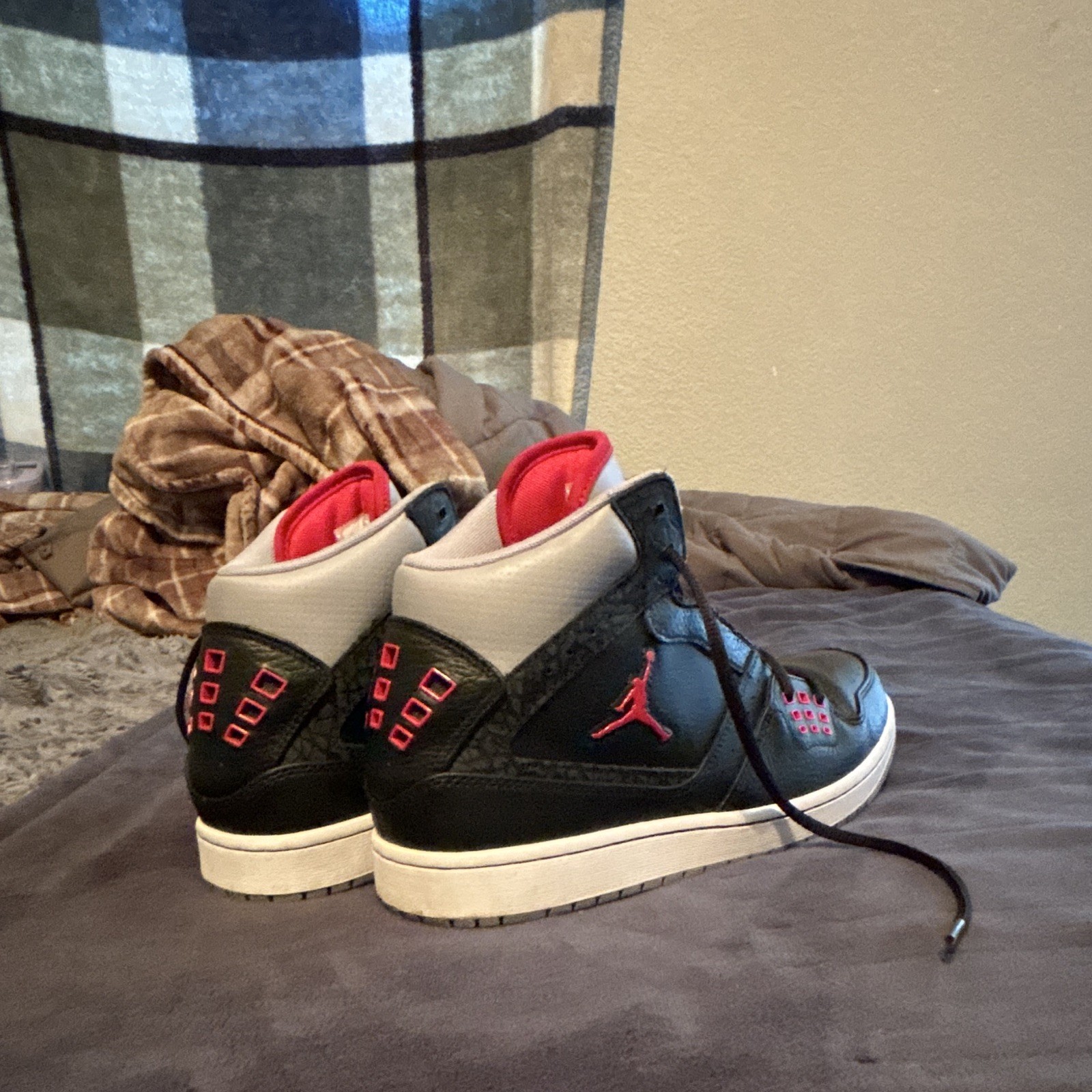 Air Jordan 1 Flight Mid, Black/Red/Cement Grey Color-way US Size (11)