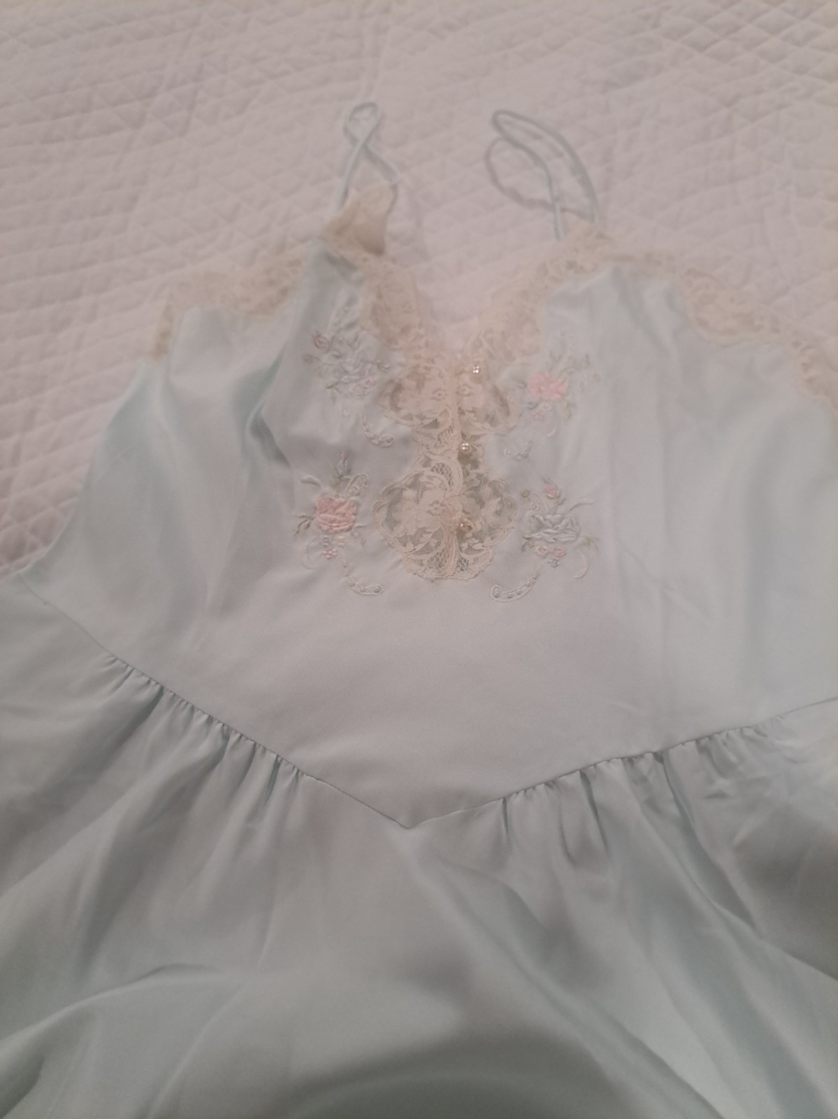 Vtg Sara Beth Gown M Pale Aqua Lace Bodice Curved Slit Hem Pearl Button Soft