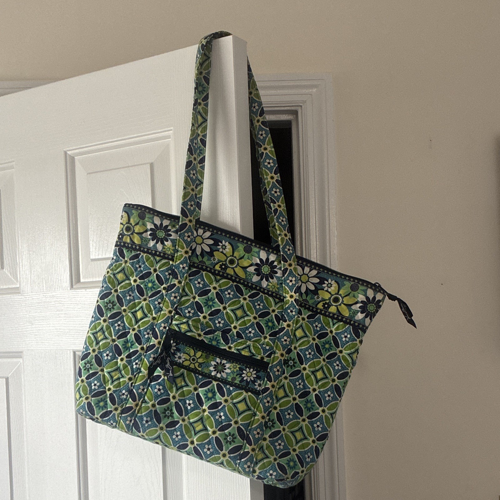 Vera Bradley Blue Green White Floral Tote Bag Zip Top Lined w/ Outer Pockets
