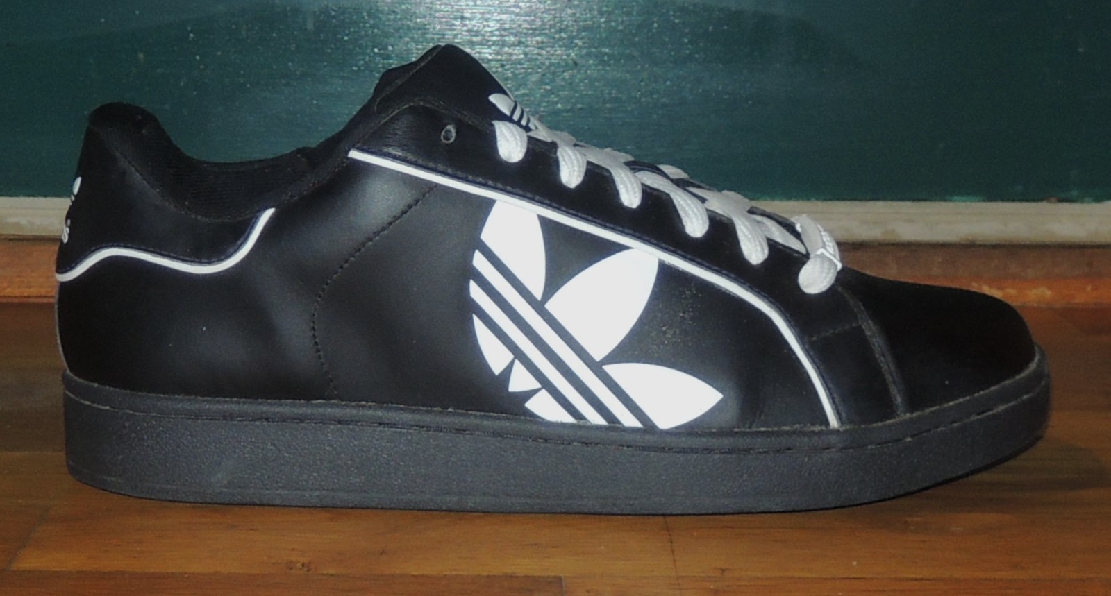 Adidas black + white sneakers Men’s 12 M EU 46 2/3 Excellent condition
