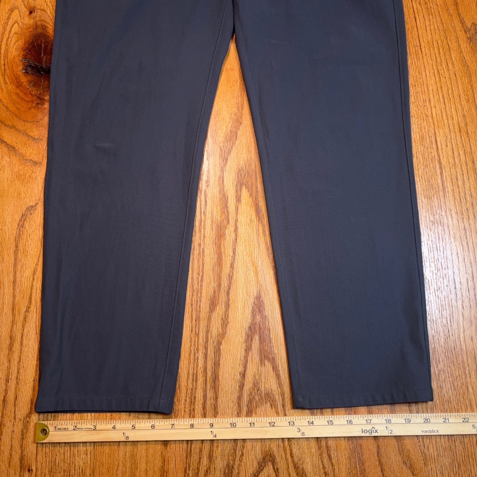 Vuori Meta Pants Mens 36 Charcoal Gray Technical Stretch Slim Straight V430 FLAW