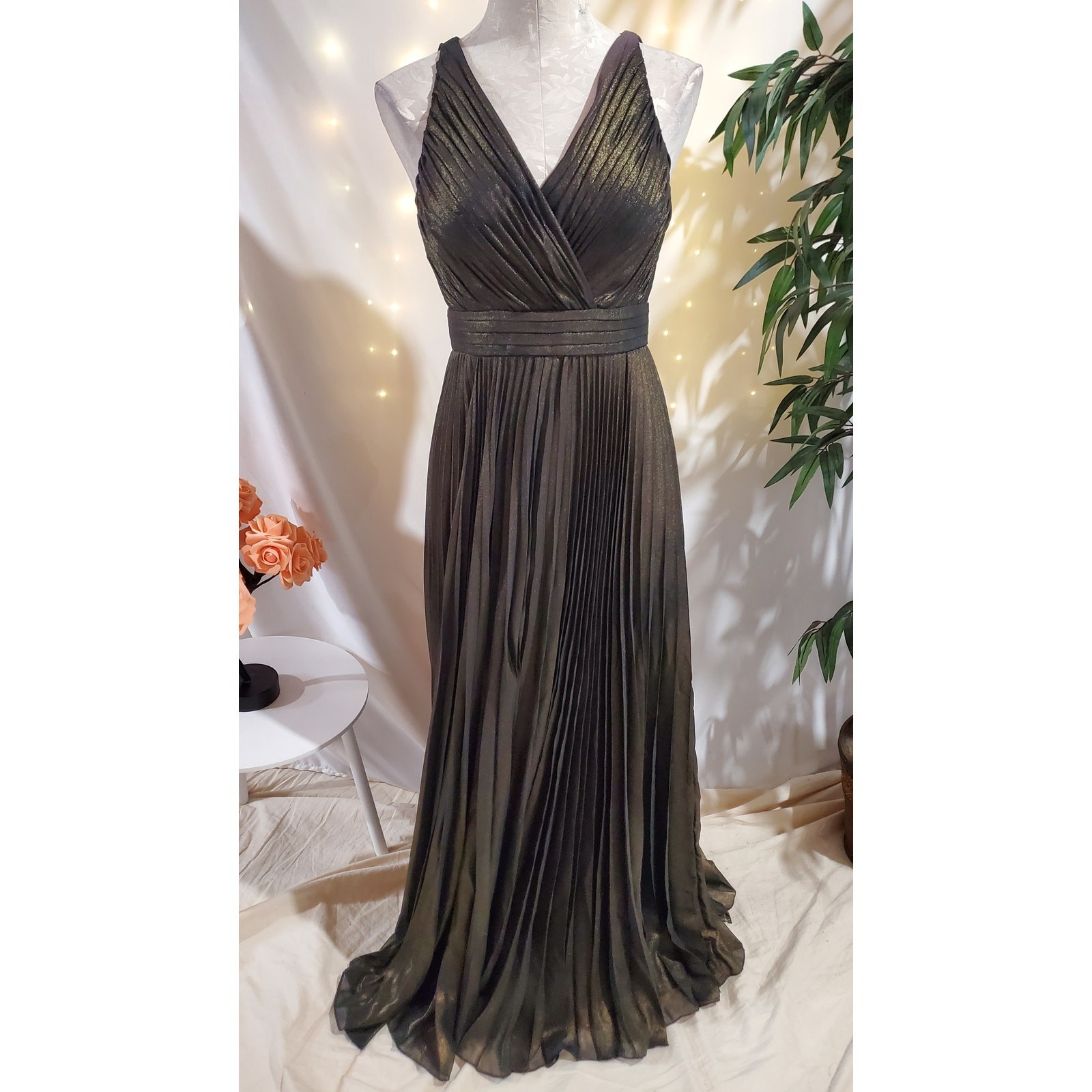 Aidan Mattox Foiled Chiffon Metallic Pleated Formal Gown Size 2 Wedding Event