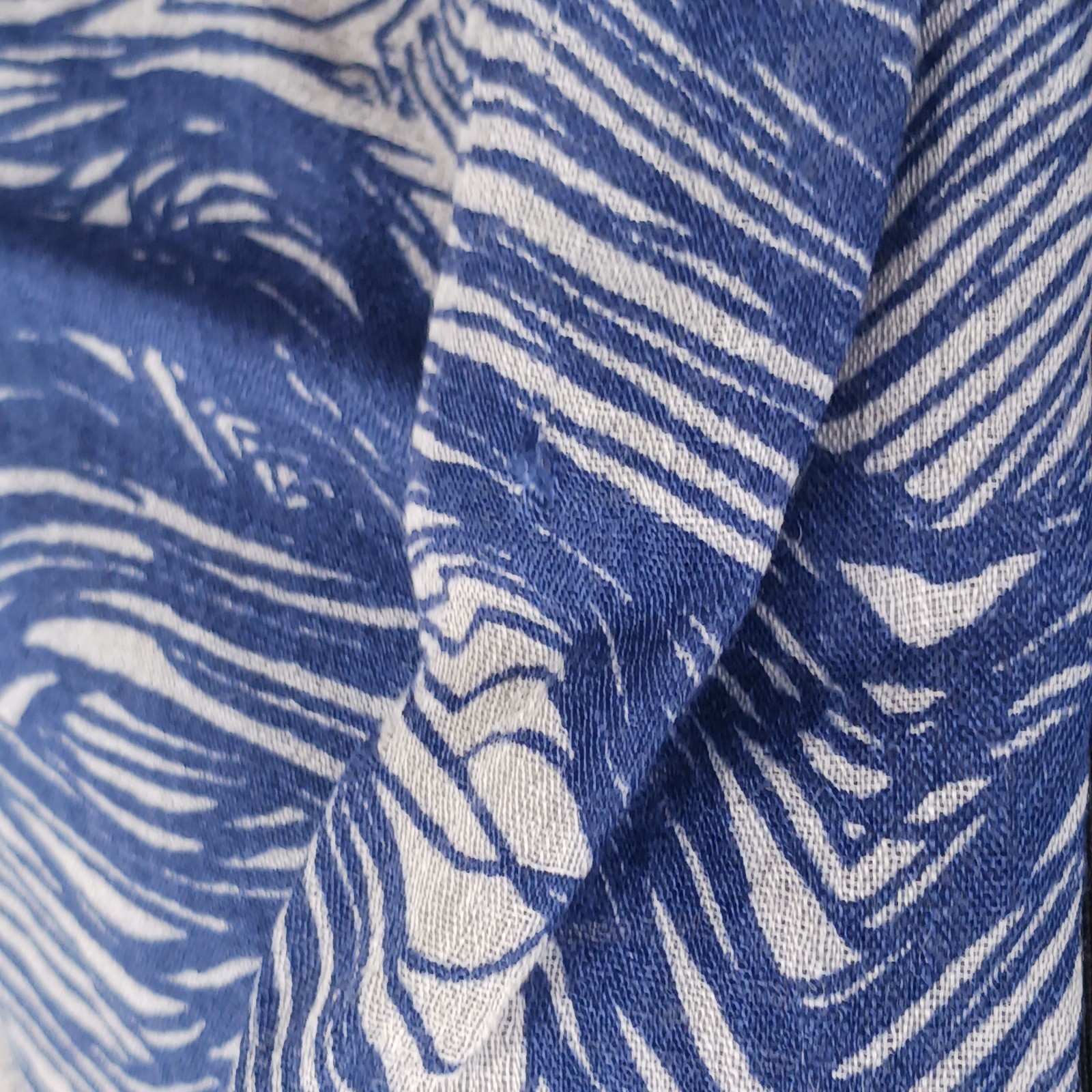 MARIMEKKO Scarf Wrap Large 40 Inches Fringed Edge Cotton Blue White