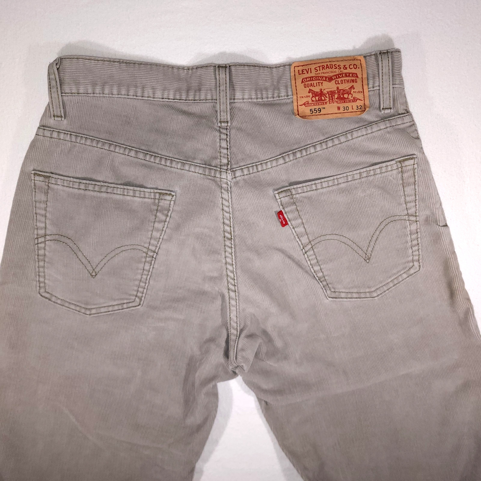 Levi’s 559 Khaki Gray Corduroy 30×32 Mens Relaxed Straight Leg Y2K ~ Light Wear