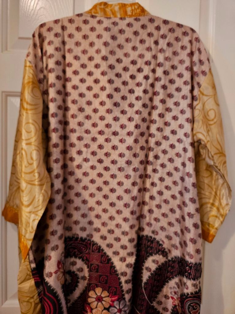 Art Silk Kimono Robe~ Women’s One Size~ Kimono w/Tie~ Floral, Sarees ~Beige ~NEW