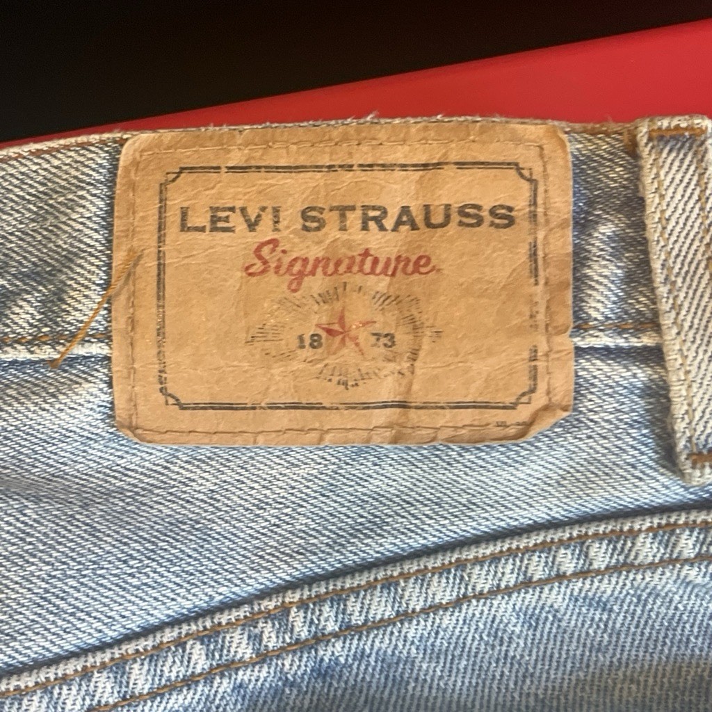 Title: Vintage Levi’s Signature Regular Fit Jeans Light Wash Denim 36×32