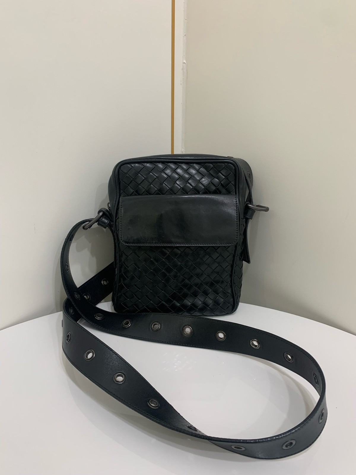 Bottega Veneta Black Woven Cowhide Crosbody Bag (16*20*6)cm