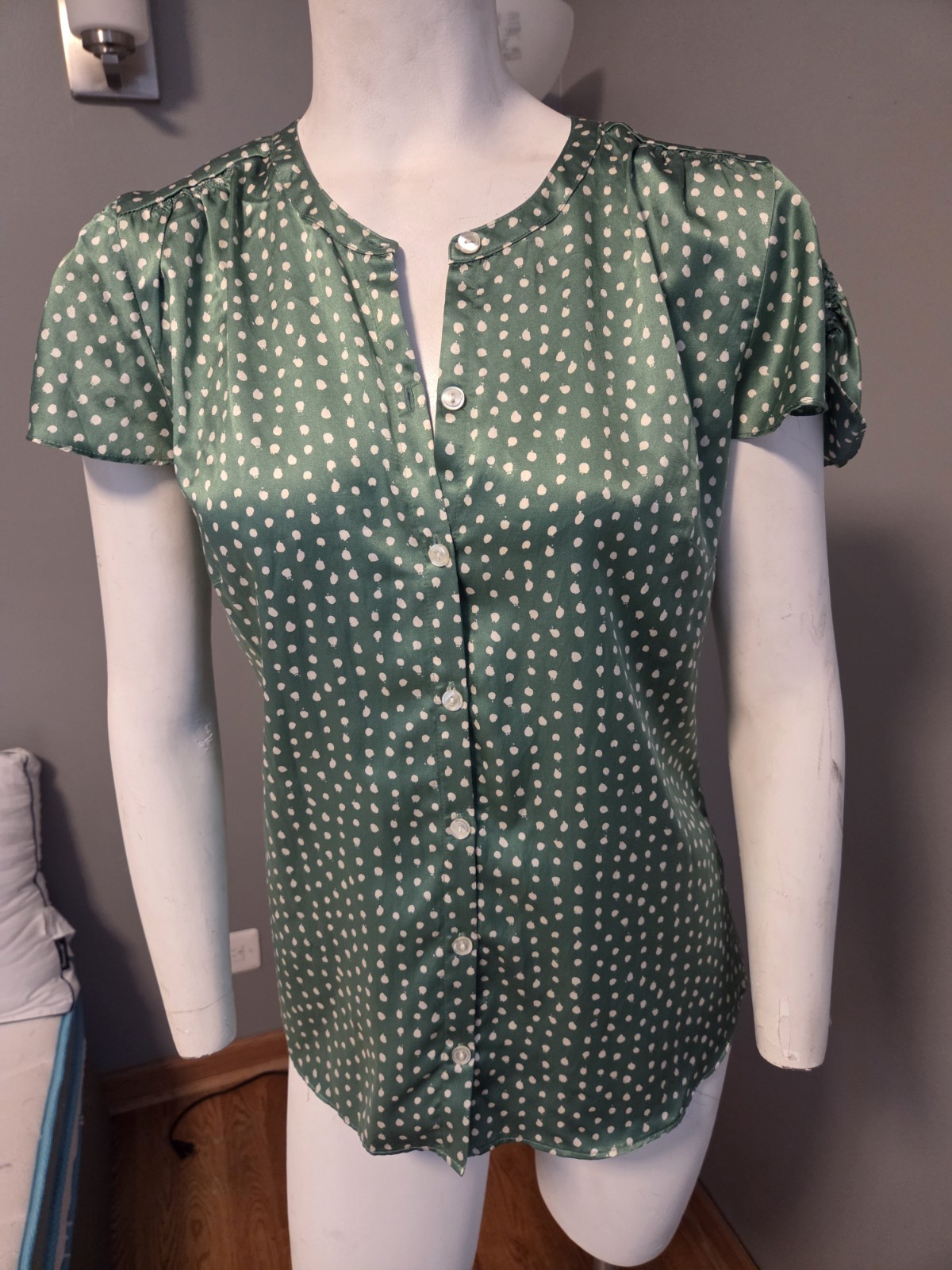Banana Republic Green White Polka Dot Silk Blend Flutter Sleeve Blouse Top M 4