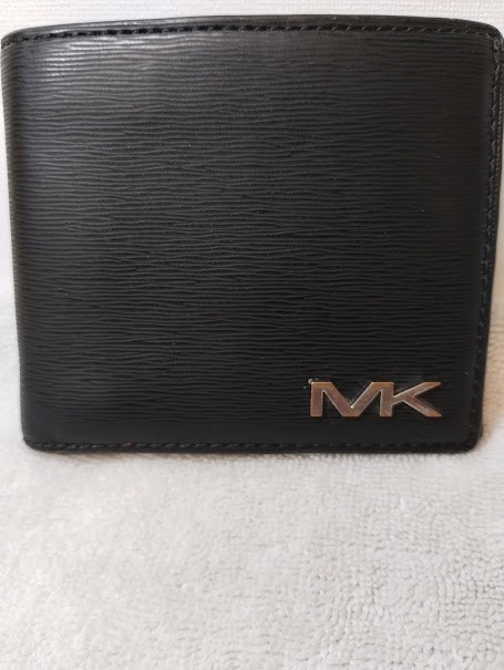 MICHAEL KORS black leather mens wallet, good condition, dual bill slots