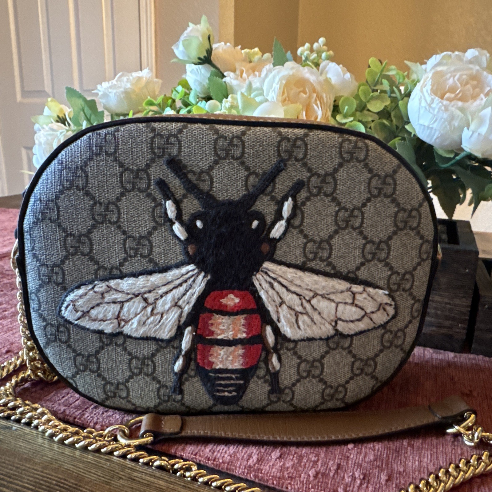 GUCCI GG Supreme Monogram Bee Embroidered Mini Chain Shoulder Bag Beige Tuscany”