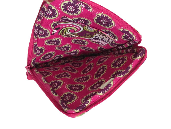 z VERA BRADLEY Very Berry Tablet Sleeve 6.25 in x 8.5 in x .75 in Zip Close