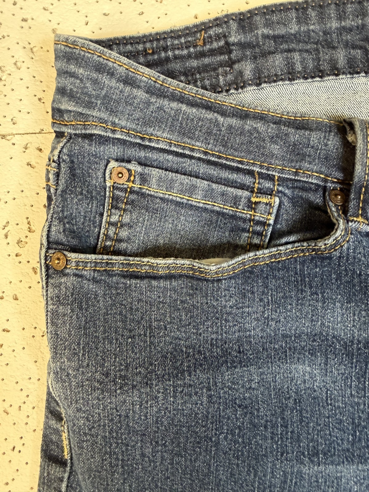 Signature by Levi Strauss Modern Straight Jeans Women’s 20M Medium Wash Stretch