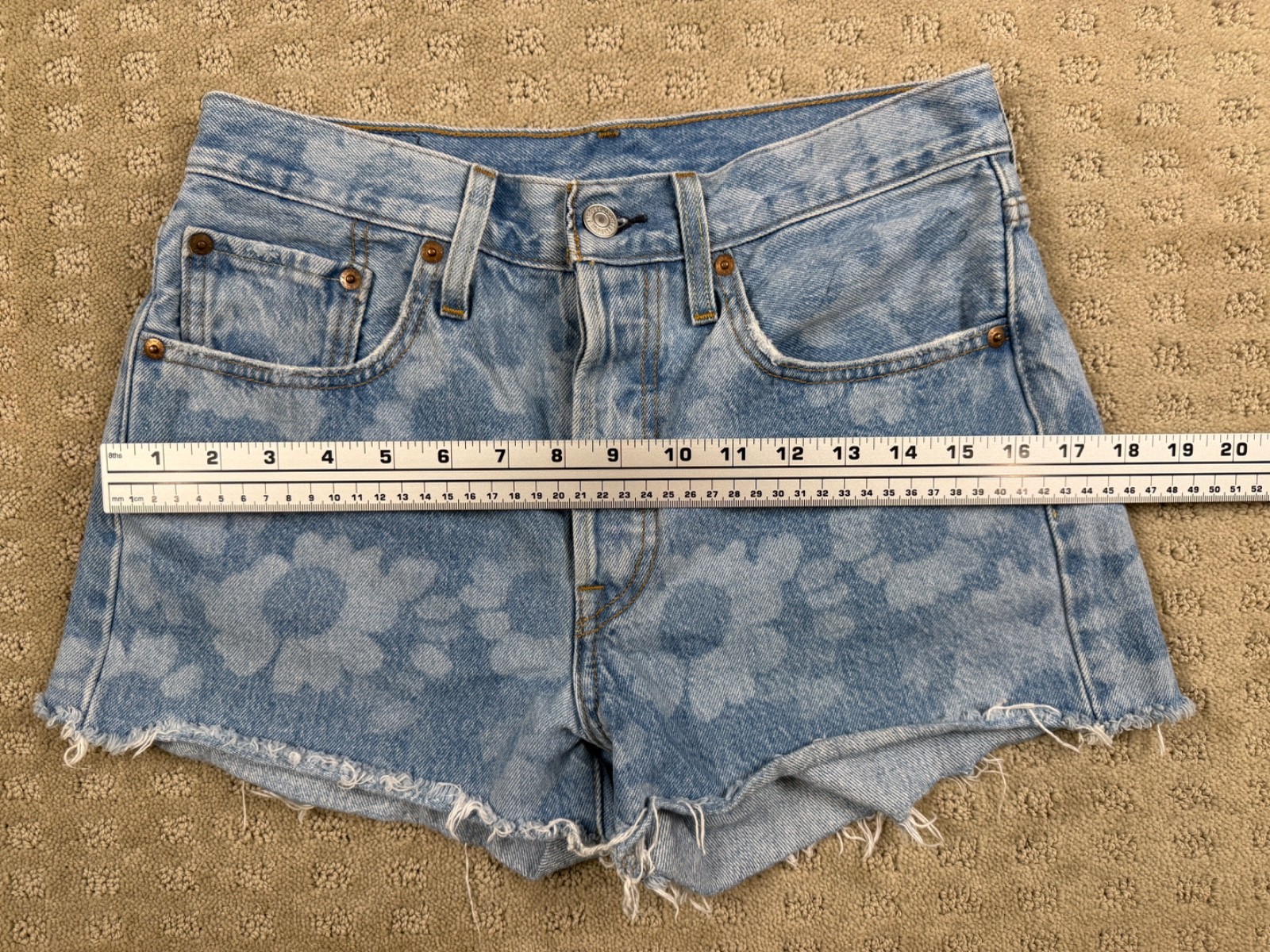 Womans Levis 501 Shorts Distressed Cutoff Athens Blossom Floral Wash Flowers W28