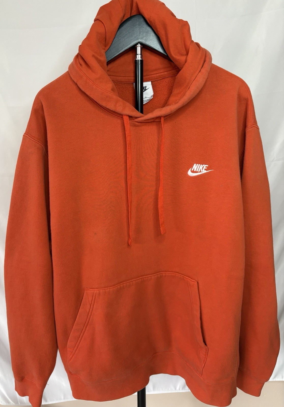 Nike Men’s Orange Embroidered Logo Fleece Pullover Hoodie Kangaroo Pocket sizeXL