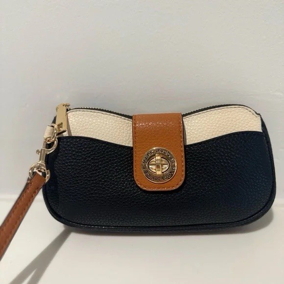 marc jacobs wristlet