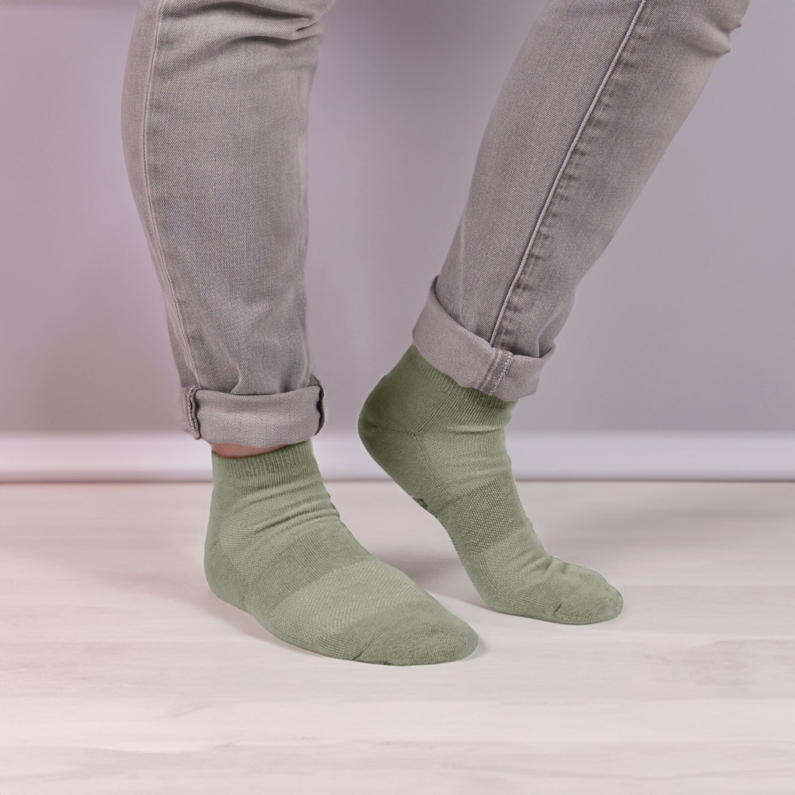 BambooMN Unisex Men Women Rayon from Bamboo Wool Blend Athletic Quarter Socks