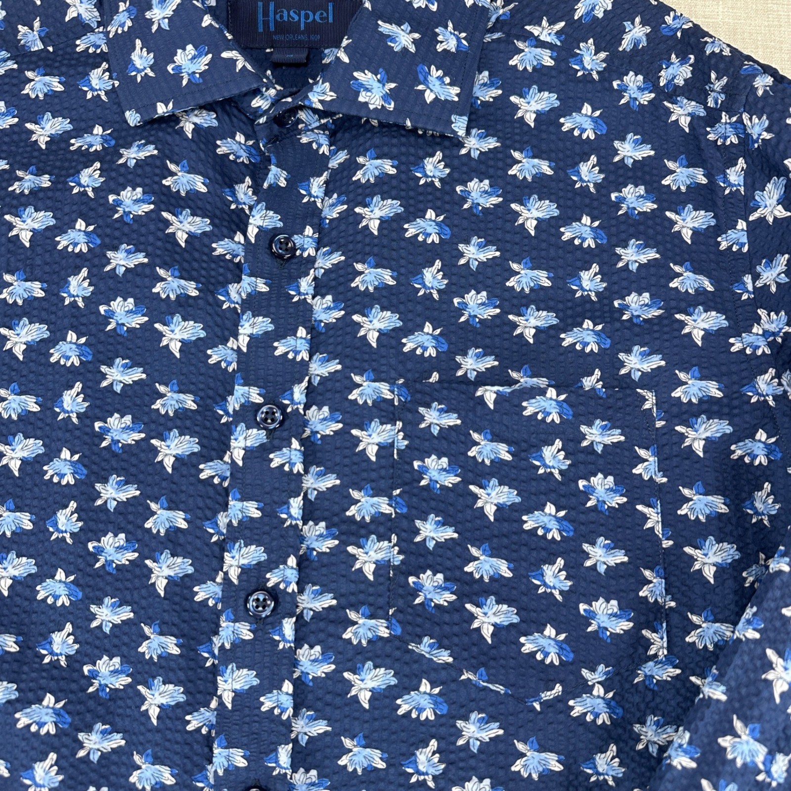 Haspel Button Up Shirt Mens Medium Navy Blue Floral Seersucker Made in Italy EUC