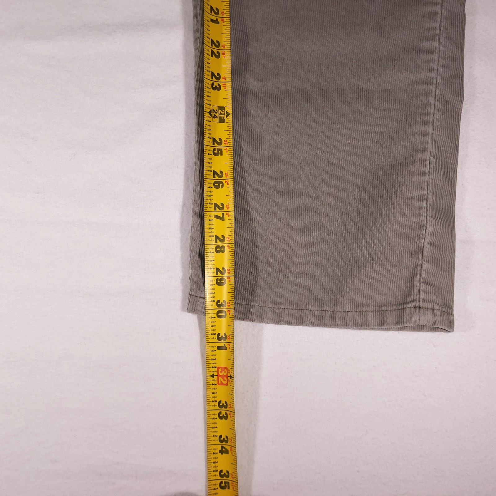 Levi’s 559 Khaki Gray Corduroy 30×32 Mens Relaxed Straight Leg Y2K ~ Light Wear
