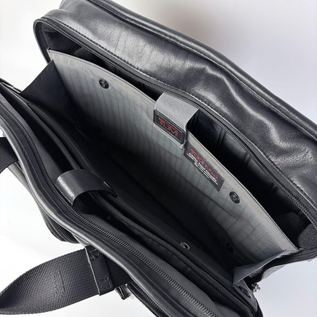 TUMI Black Leather Briefcase T-Pass A4 PC Pocket Business Bag 963516D4