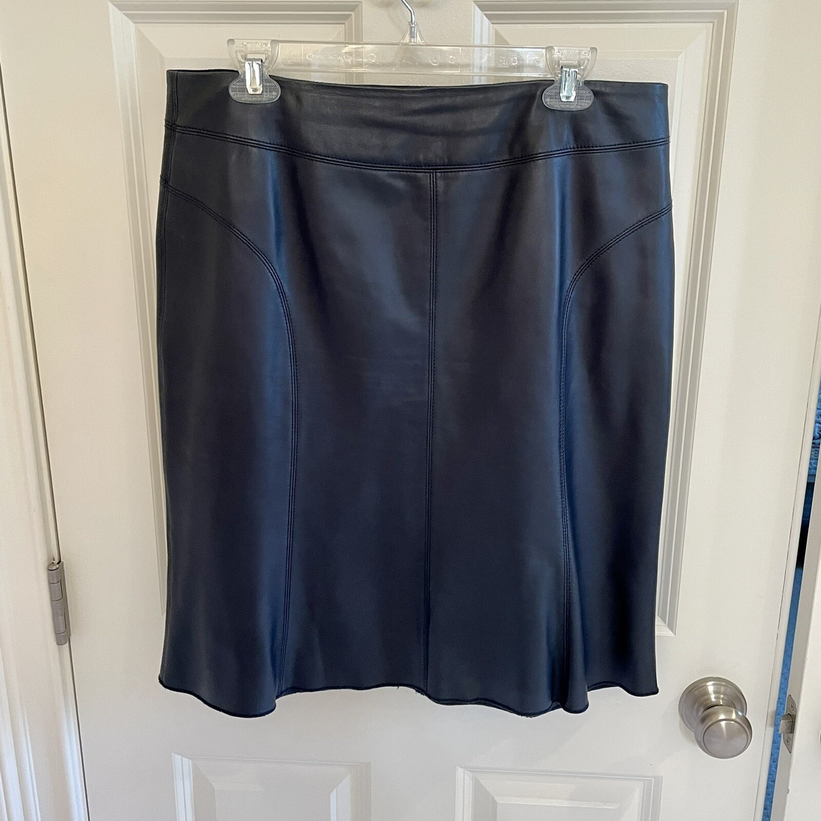 Tory Birch navy blue Lambskin leather skirt size 12.