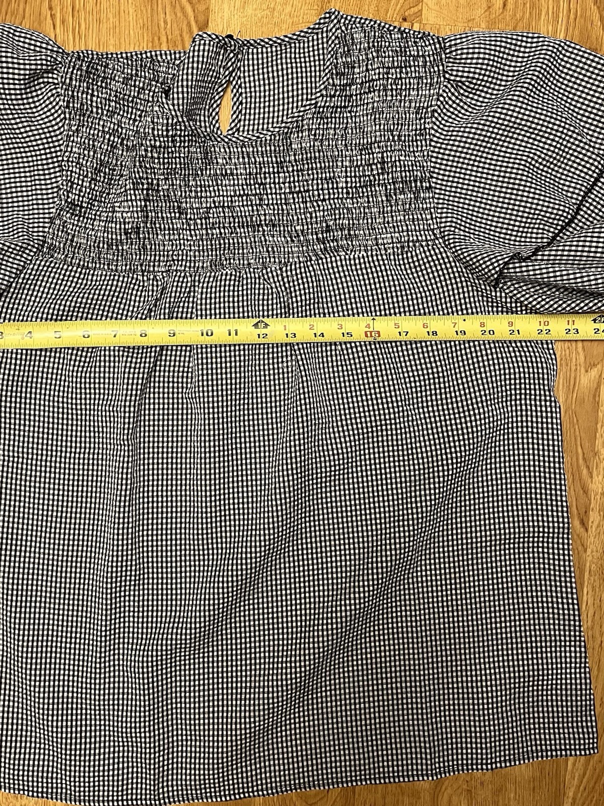 Ladies XXL Blouse Black White Seersucker Smocked Ruffle Easy Care NWOT