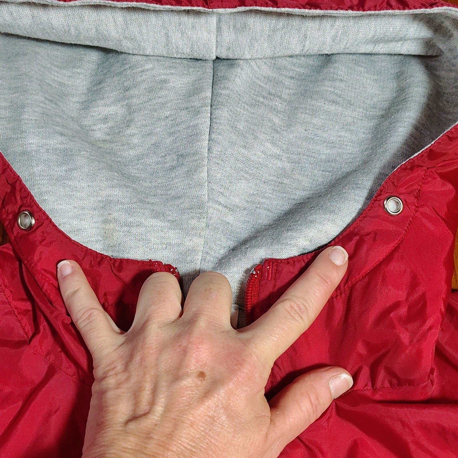 vintage Yogi Bear Jellystone Park Indiana Red Nylon Hooded Windbreaker Jacket