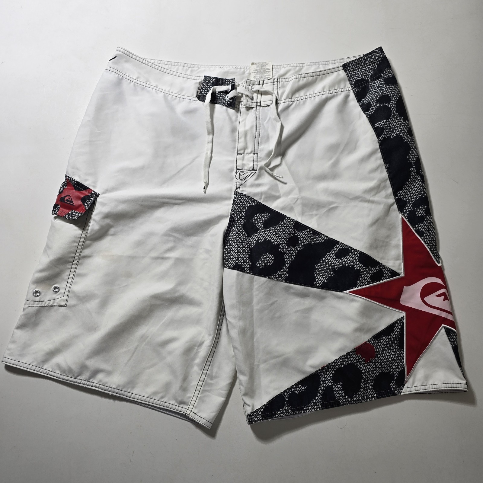 Y2K Quiksilver Board Shorts – 38 Red Star