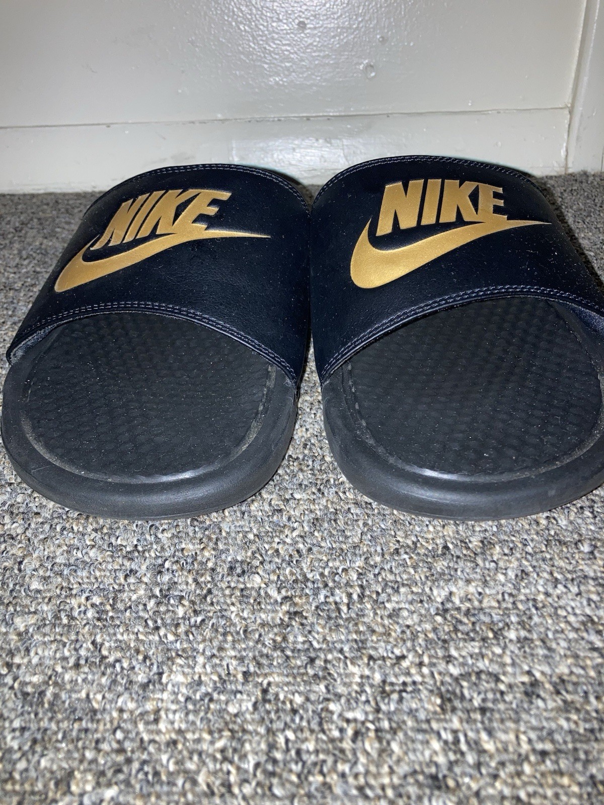 Nike Benassi JDI Men’s Slide Sandals Black/Gold Logo Slip On US 12 Men’s