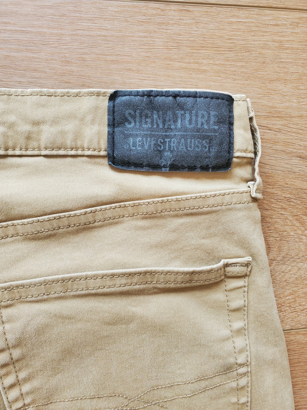 Signature by Levi Strauss & Co Men’s Athletic Straight Beige Stretch Jeans