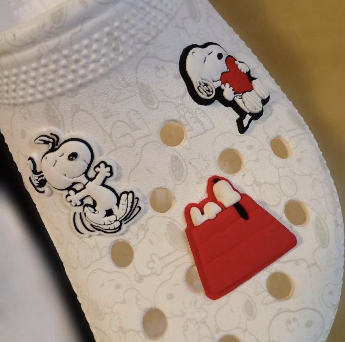 New Crocs x Peanuts Snoopy Classic Clogs White Red JP23 EU37-38 With Original Ba
