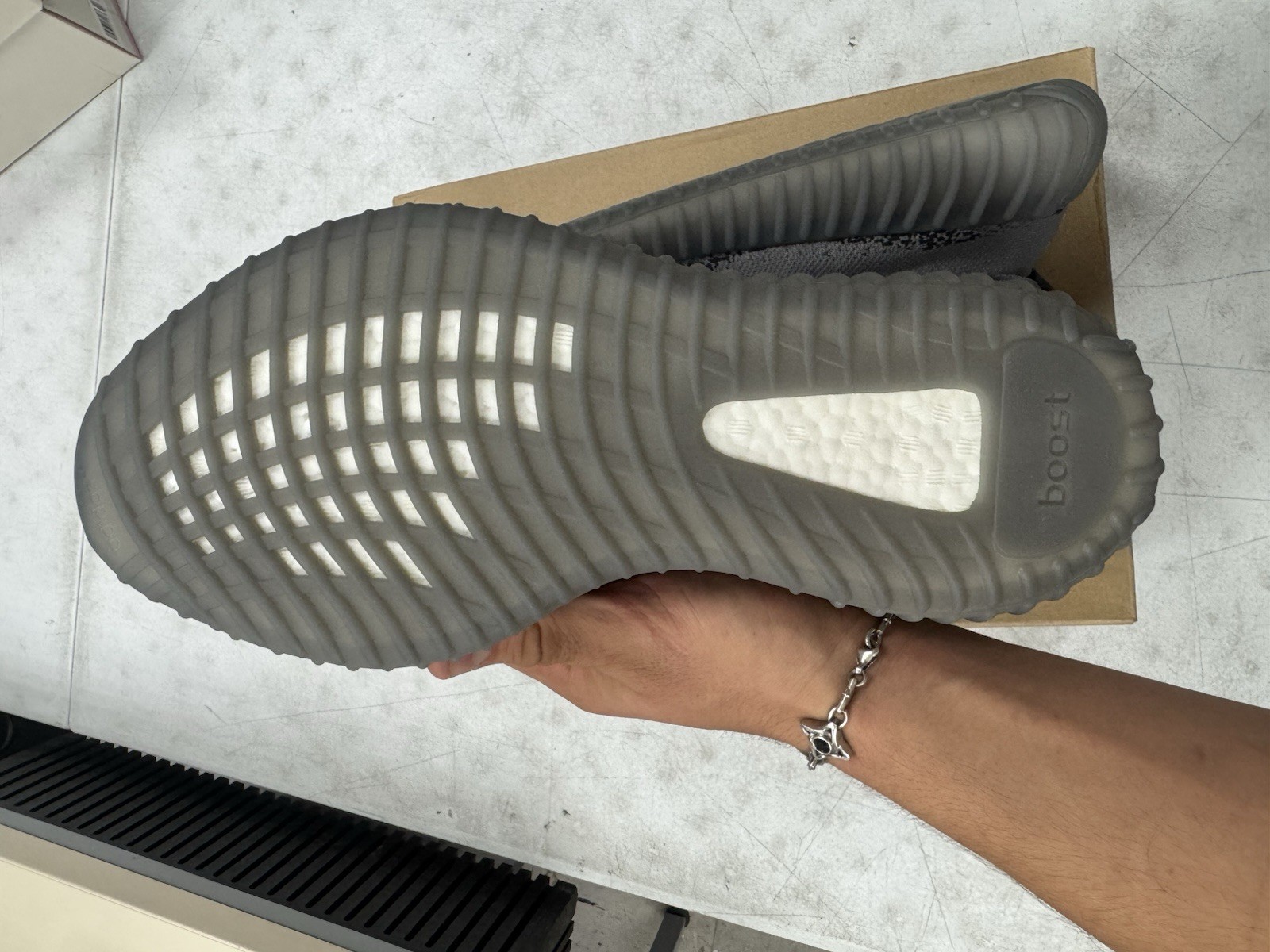 adidas Yeezy Boost 350 V2 Beluga 2.0 Size 11.5 Brand New