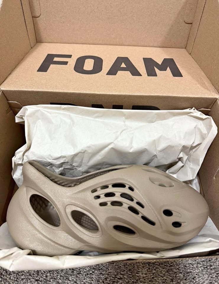 Adidas Yeezy Foam Runner “Stone Taupe” Men’s Size 10 New With Box