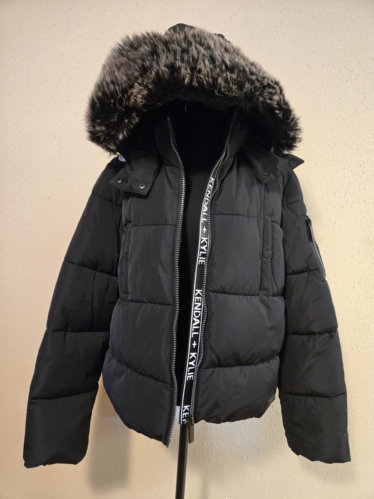 Kendall + Kylie Women’s Black Hooded Faux Fur Trim Puffer Full Zip Pockets L