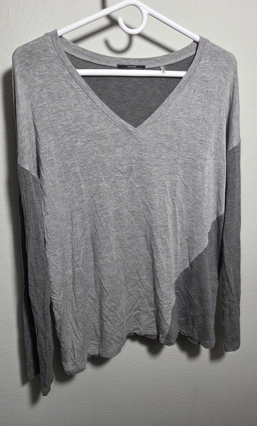 Tahari Gray Colorblock Knit V-Neck Long Sleeve Pullover Top Women’s L