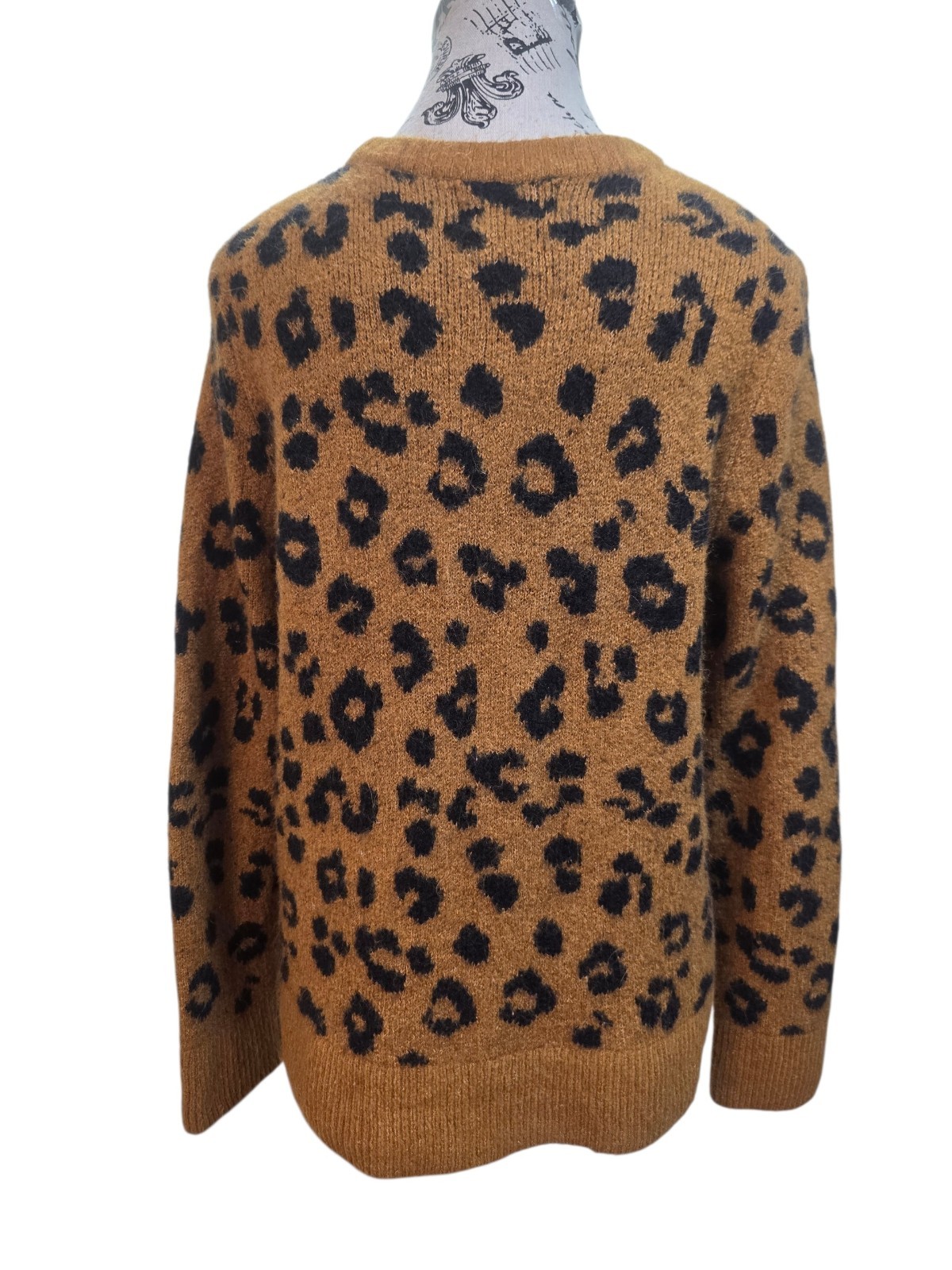 Old Navy Fuzzy Leopard Animal Print Sweater Sz Large Camel Brown Black Cozy Fall