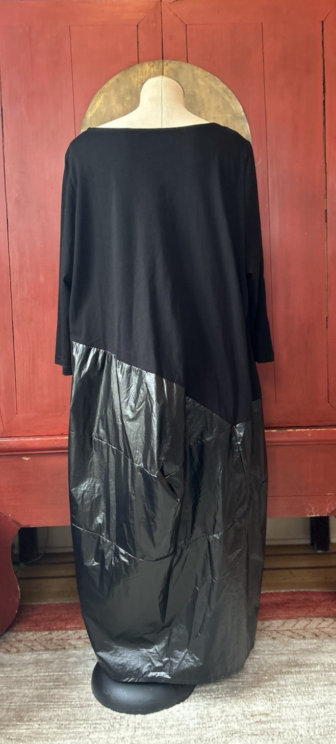 ALEMBIKA URBAN MAXIMA CREW COCOON DRESS, BLACK, Size XL