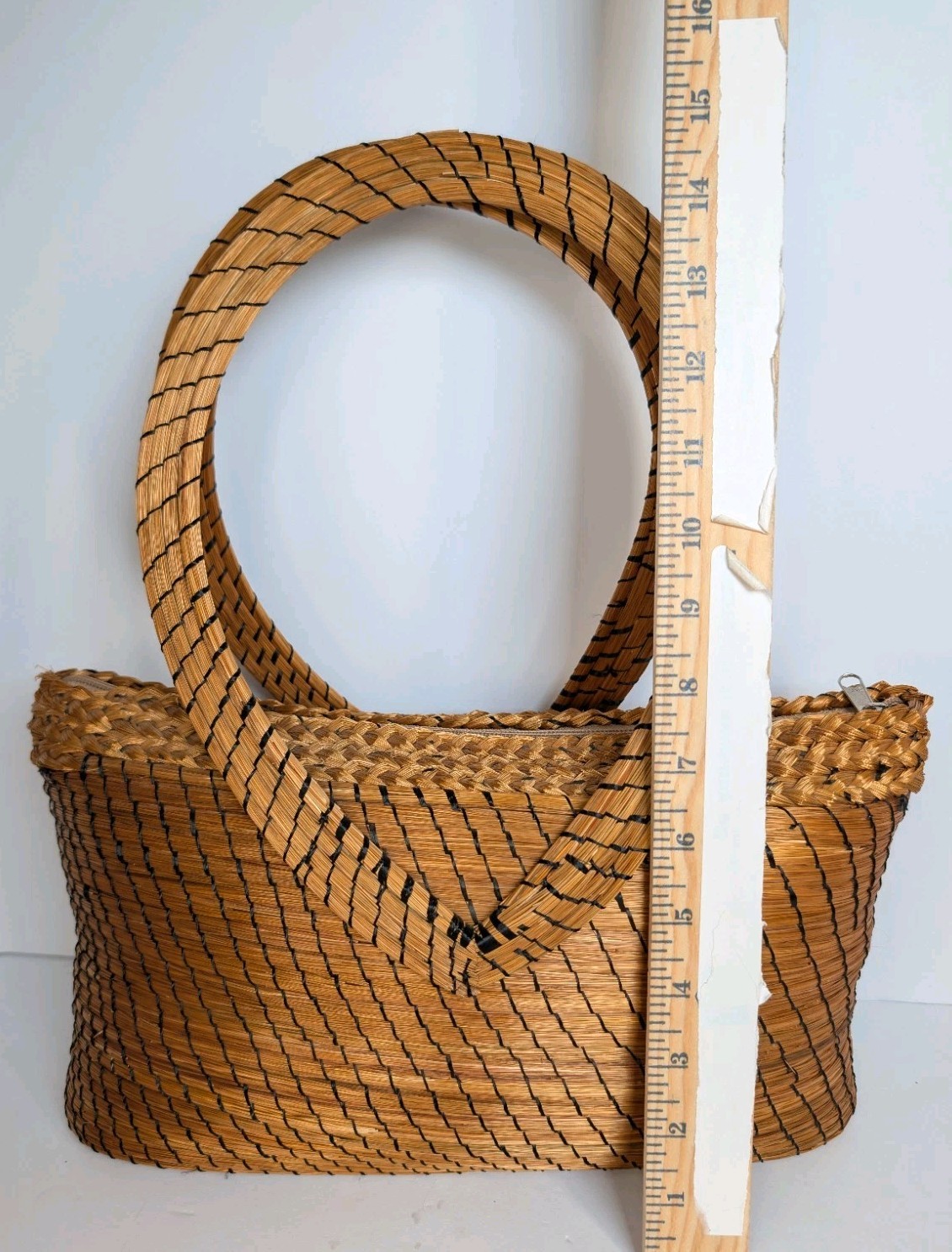 NATURAL STITCHED WEAVED HANDBAG PURSE BOUTIQUE Large Circular Handles Gold Tan