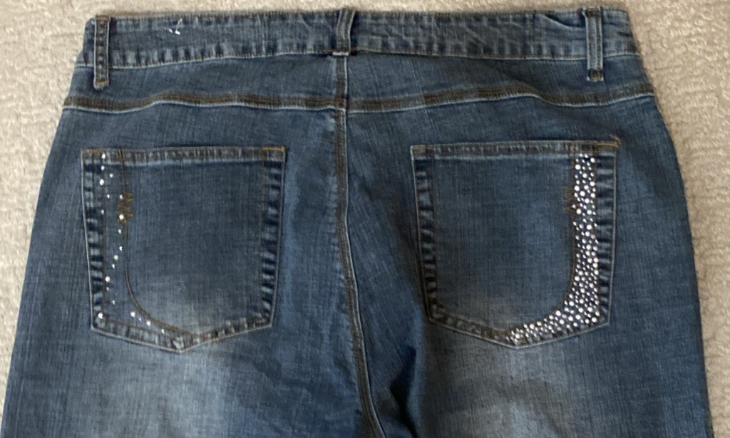 APOLLO JEANS Women’s Capri With Silver Stud Designs Size-21/22