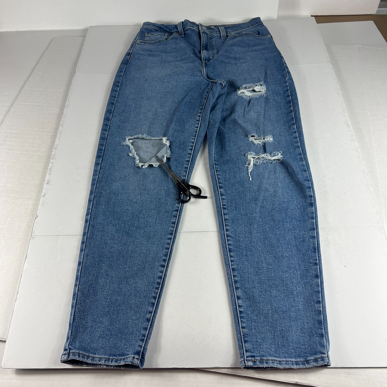Levi’s Jeans Women Measured 30×28* High Waisted Mom Blue Distressed Denim Tag 29